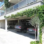 Bozan אומיס