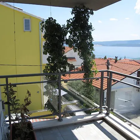 Apartment Bozan Omis