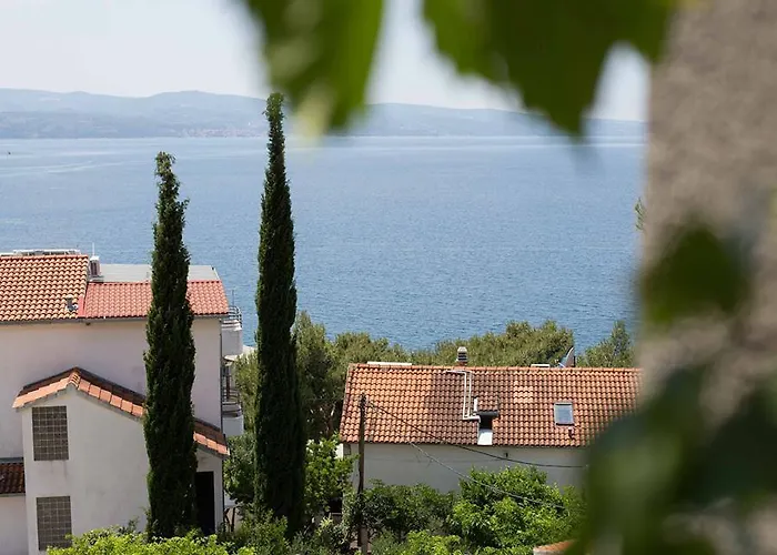 아파트 Bozan 오미스